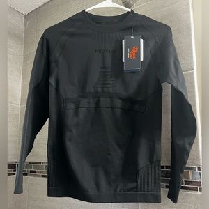 Nooyme women’s large thermal long-sleeve shirt. New with tags!